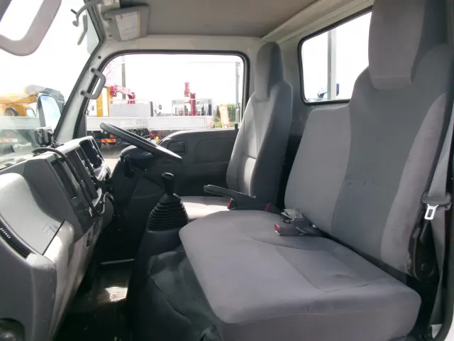 いすゞ エルフ TRG-NHS85A(4WD)の写真22