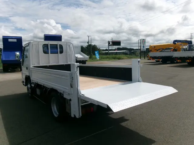 いすゞ エルフ TRG-NHS85A(4WD)の写真30
