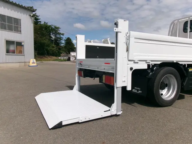 いすゞ エルフ TRG-NHS85A(4WD)の写真32
