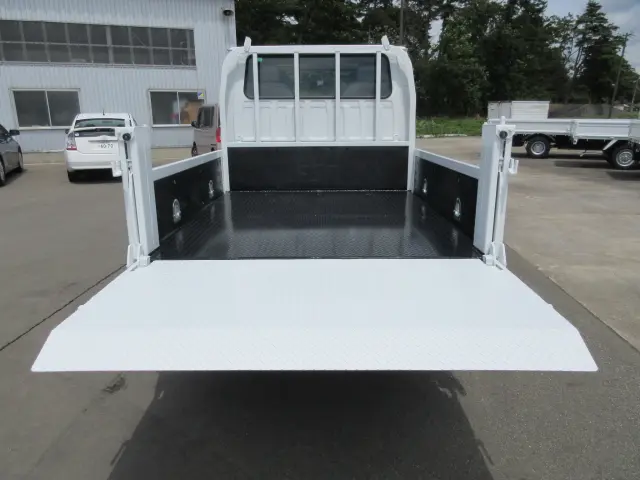 いすゞ エルフ TKG-NHS85A(4WD)の写真9