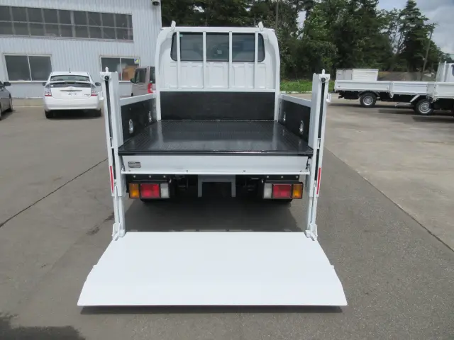 いすゞ エルフ TKG-NHS85A(4WD)の写真10