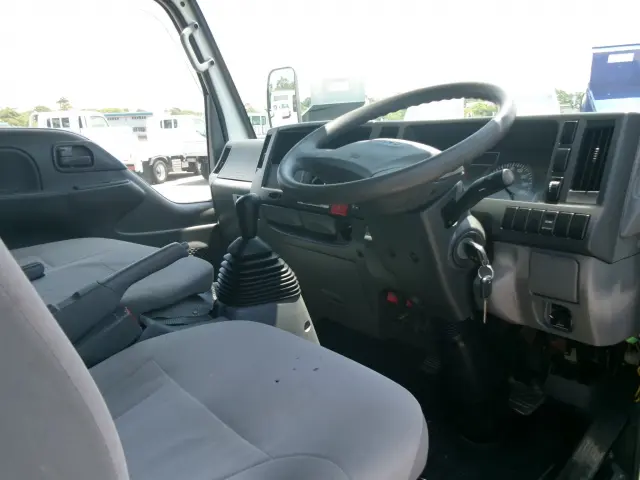 いすゞ エルフ TRG-NHS85A(4WD)の写真12