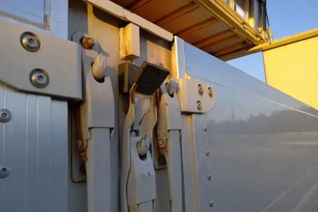 日野 プロフィア 2DG-FW1AHG(8x4)の写真12