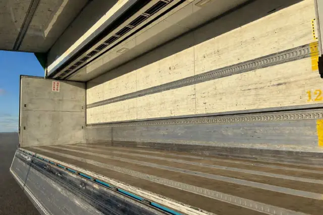 日野 プロフィア 2DG-FW1AHG(8x4)の写真9