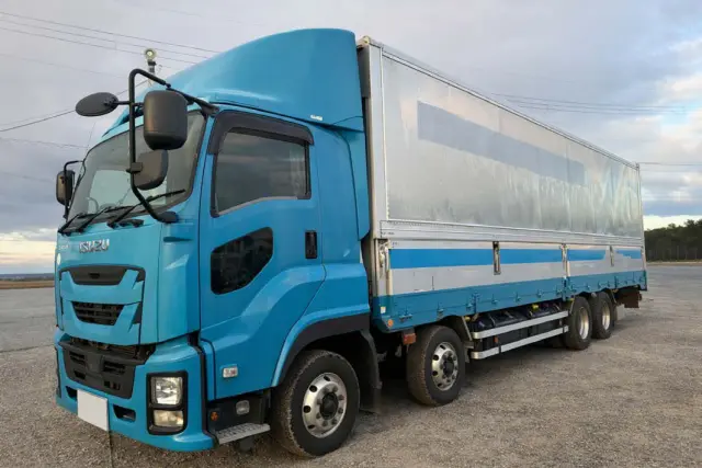 いすゞ ギガ QKG-CYJ77B(8x4)の写真1