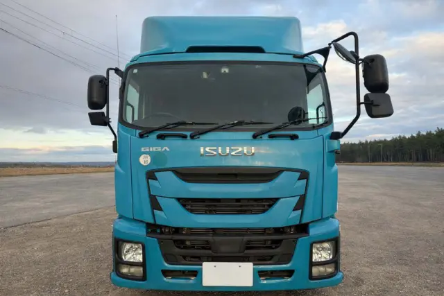 いすゞ ギガ QKG-CYJ77B(8x4)の写真2