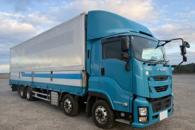 いすゞ ギガ QKG-CYJ77B(8x4)の写真3