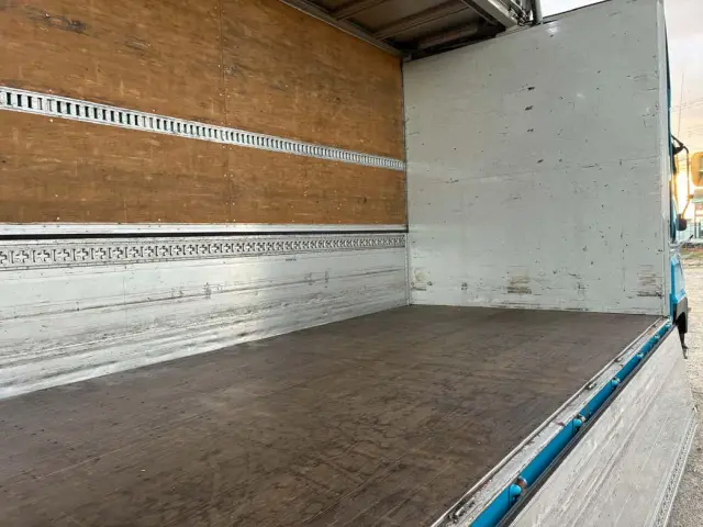 いすゞ ギガ QKG-CYJ77B(8x4)の写真10