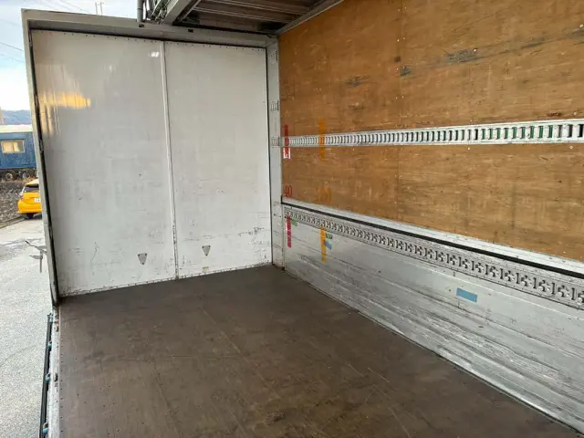 いすゞ ギガ QKG-CYJ77B(8x4)の写真11