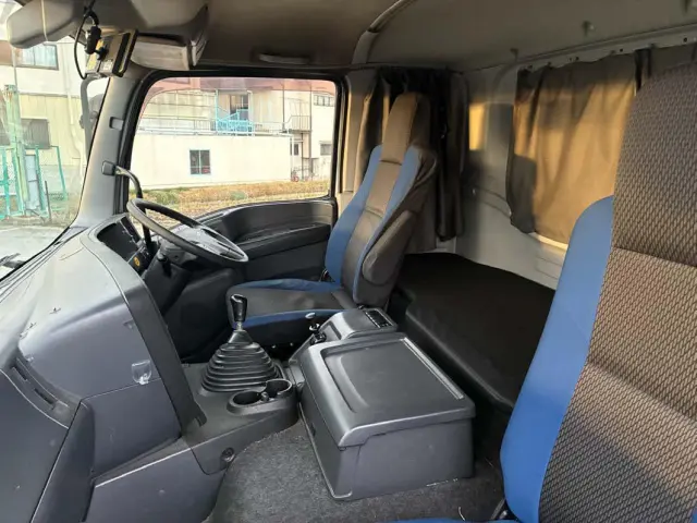 いすゞ ギガ QKG-CYJ77B(8x4)の写真13