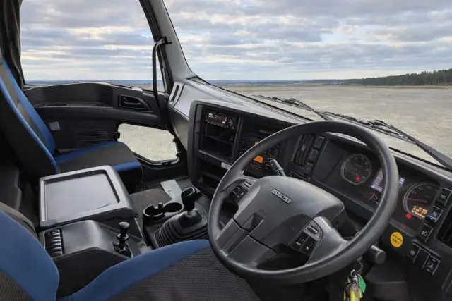 いすゞ ギガ QKG-CYJ77B(8x4)の写真14