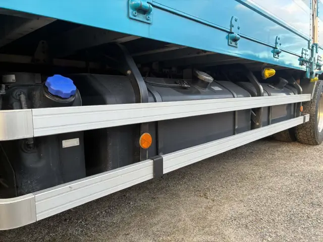 いすゞ ギガ QKG-CYJ77B(8x4)の写真17