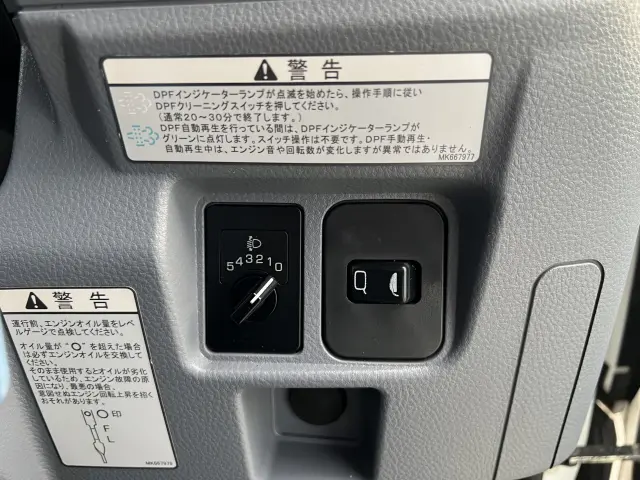 三菱 キャンター TPG-FBA00(2WD)の写真10