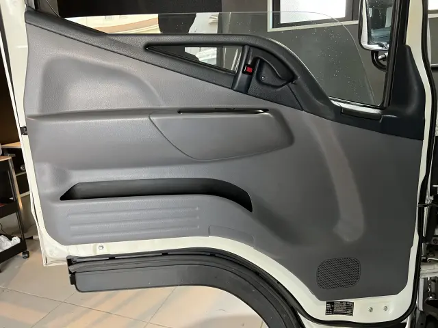 三菱 キャンター TPG-FBA00(2WD)の写真14