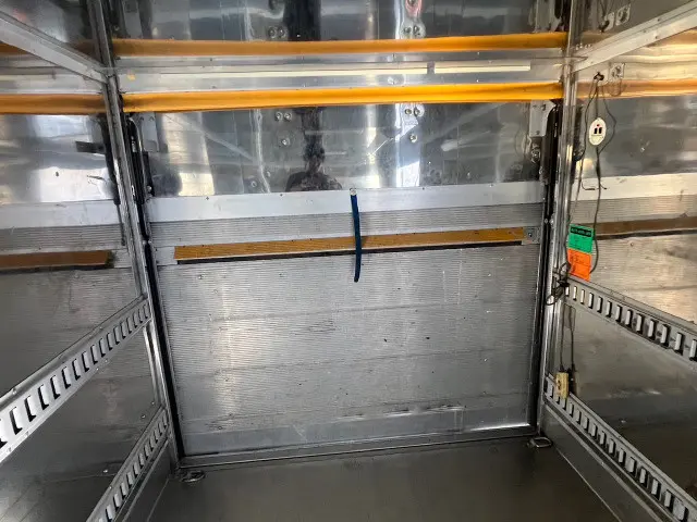 いすゞ エルフ PB-NKR81ANの写真7