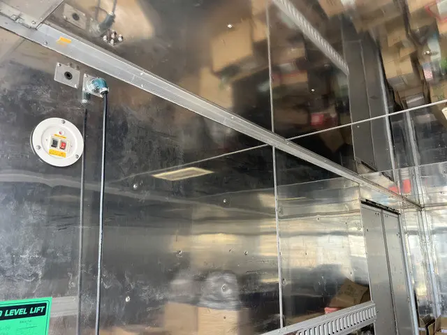 いすゞ エルフ PB-NKR81ANの写真9