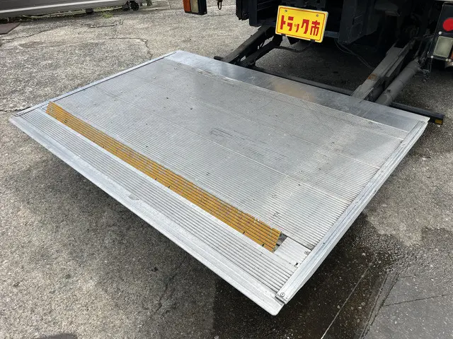 いすゞ エルフ PB-NKR81ANの写真12