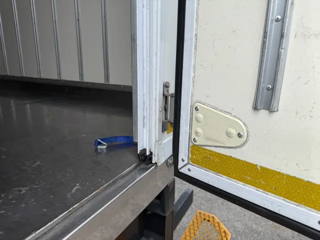 いすゞ エルフ 2RG-NPR88AN(2WD)の写真7