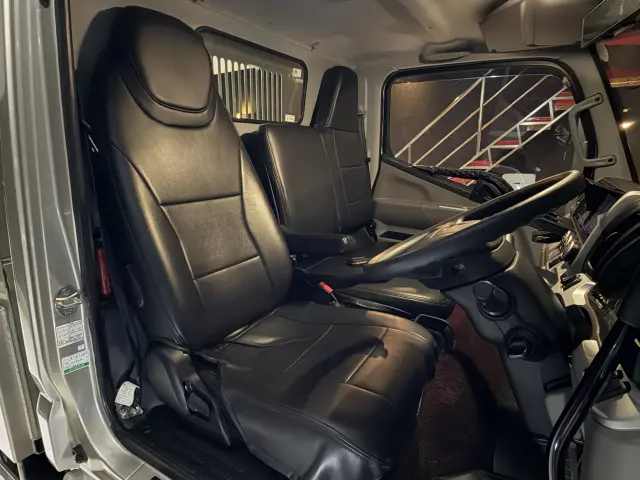 三菱 キャンター 2RG-FBA60(2WD)の写真9