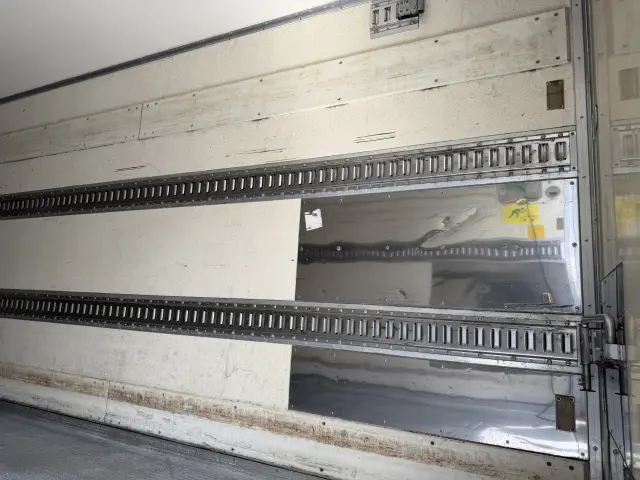 いすゞ フォワード TKG-FRR90T2(2WD)の写真9