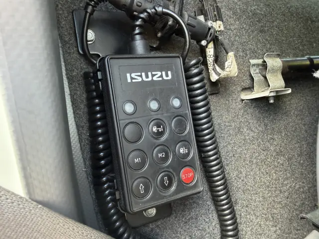 いすゞ フォワード TKG-FRR90T2(2WD)の写真16