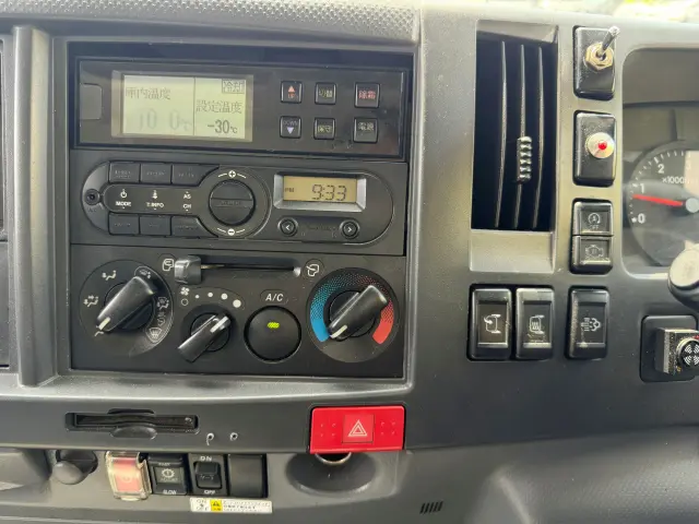 いすゞ エルフ 2RG-NPR88YN(2WD)の写真16