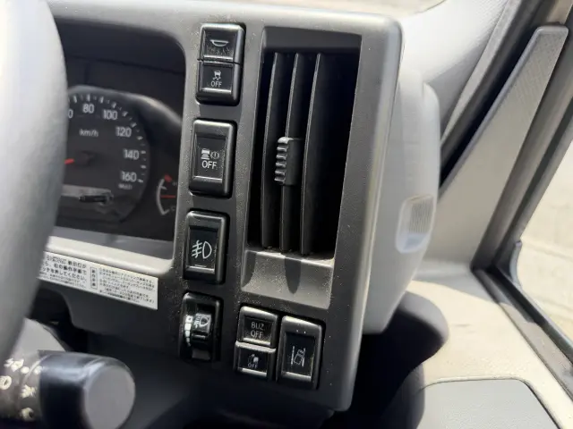いすゞ エルフ 2RG-NPR88YN(2WD)の写真17