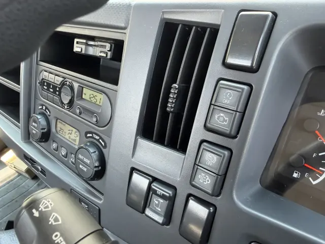 いすゞ フォワード 2RG-FRR90S2(2WD)の写真22