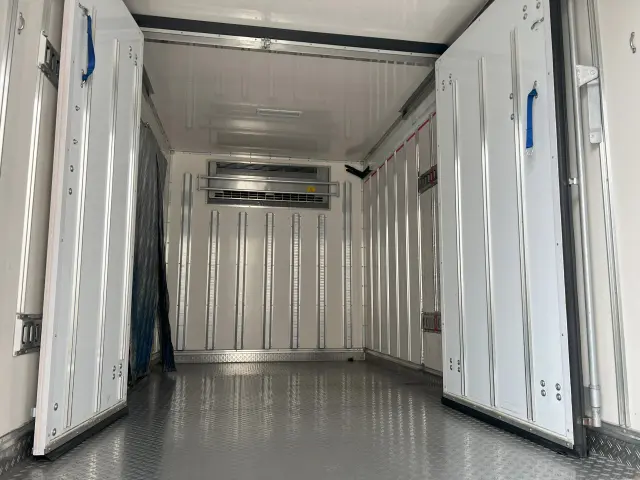 いすゞ エルフ 2RG-NPR88AN(2WD)の写真4