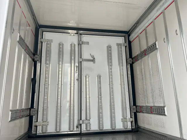 いすゞ エルフ 2RG-NPR88AN(2WD)の写真5