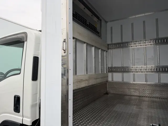 いすゞ エルフ 2RG-NPR88AN(2WD)の写真7