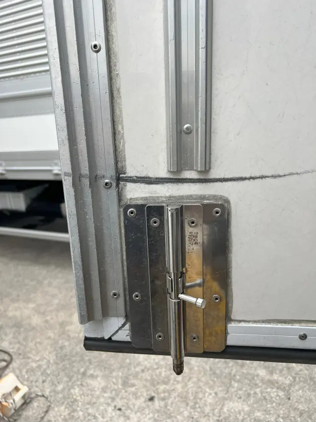 いすゞ エルフ 2RG-NPR88AN(2WD)の写真8