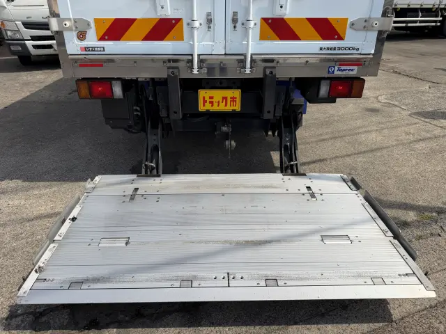 いすゞ エルフ 2RG-NPR88AN(2WD)の写真9