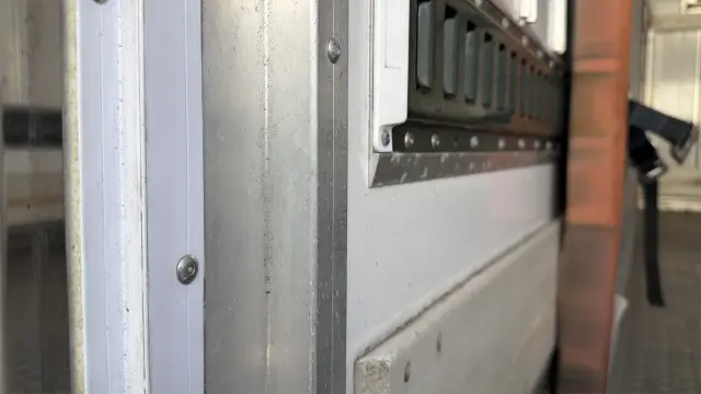 いすゞ エルフ TKG-NPR88AN(2WD)の写真6