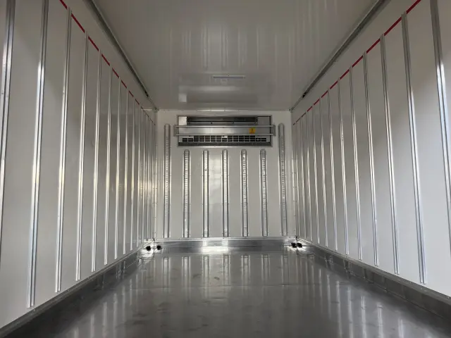 いすゞ エルフ TKG-NPR88AN(2WD)の写真6