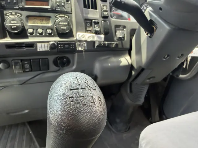 いすゞ フォワード TKG-FRR90T2(2WD)の写真22
