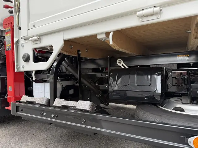 いすゞ エルフ 2RG-NPR88AC(2WD)の写真10
