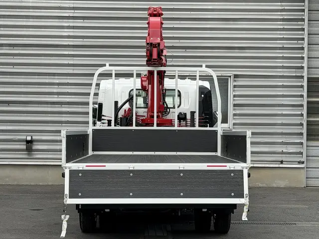 いすゞ エルフ 2TG-NPR88AC(2WD)の写真4