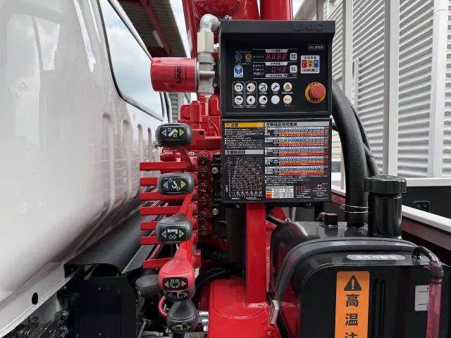 いすゞ エルフ 2TG-NPR88AC(2WD)の写真6