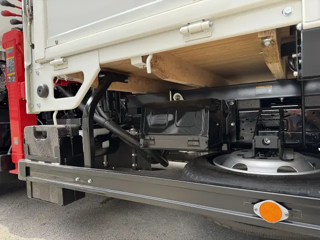 いすゞ エルフ 2TG-NPR88AC(2WD)の写真11
