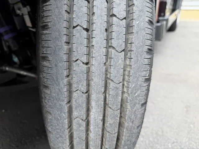いすゞ エルフ 2TG-NPR88AC(2WD)の写真15
