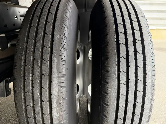 いすゞ エルフ 2TG-NPR88AC(2WD)の写真16