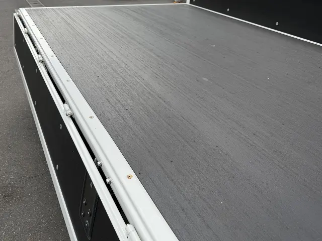 いすゞ エルフ 2TG-NPR88AC(2WD)の写真26