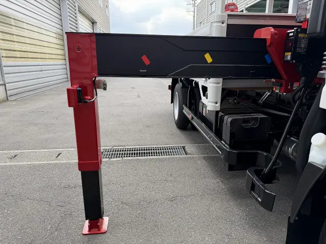 いすゞ エルフ 2TG-NPR88AC(2WD)の写真27