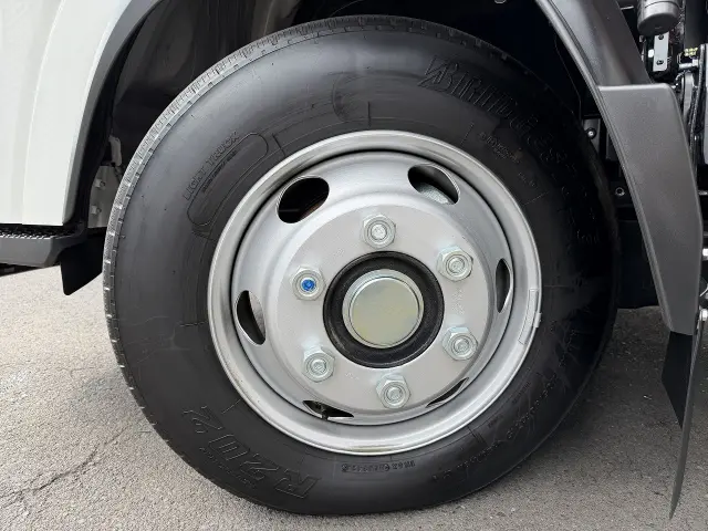 いすゞ エルフ 2TG-NPR88AC(2WD)の写真32