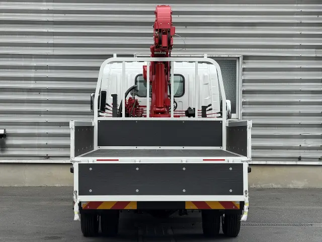 いすゞ エルフ 2TG-NMR88C(2WD)の写真4