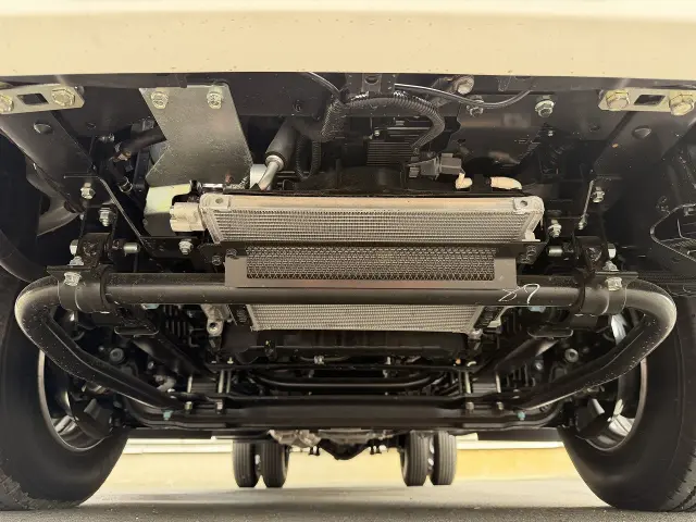 いすゞ エルフ 2TG-NMR88C(2WD)の写真10