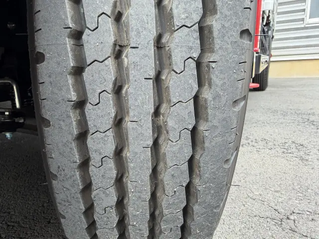 いすゞ エルフ 2TG-NMR88C(2WD)の写真15