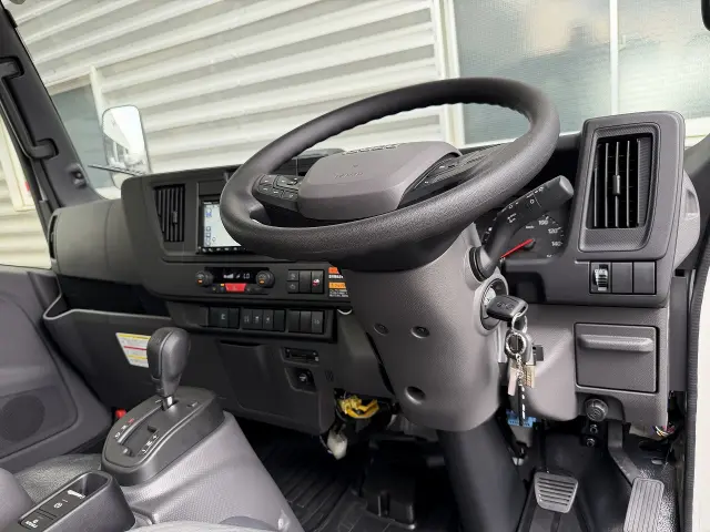 いすゞ エルフ 2TG-NMR88C(2WD)の写真18