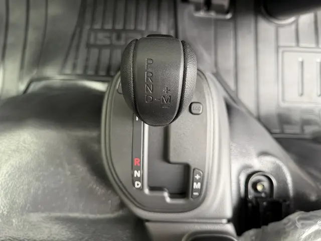 いすゞ エルフ 2TG-NMR88C(2WD)の写真20